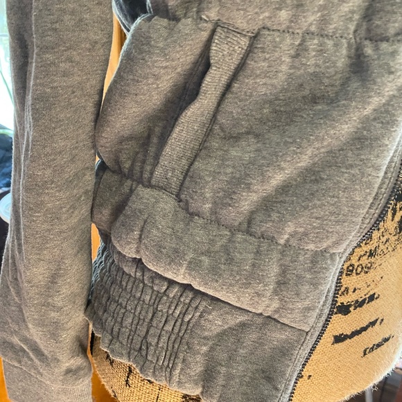 Vans gray jacket with fur lined hood - Picture 3 of 10